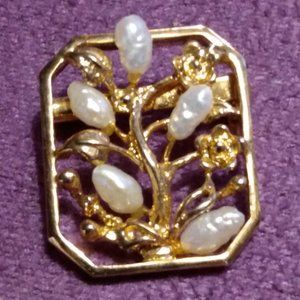 small Fresh Water Pearl Pin